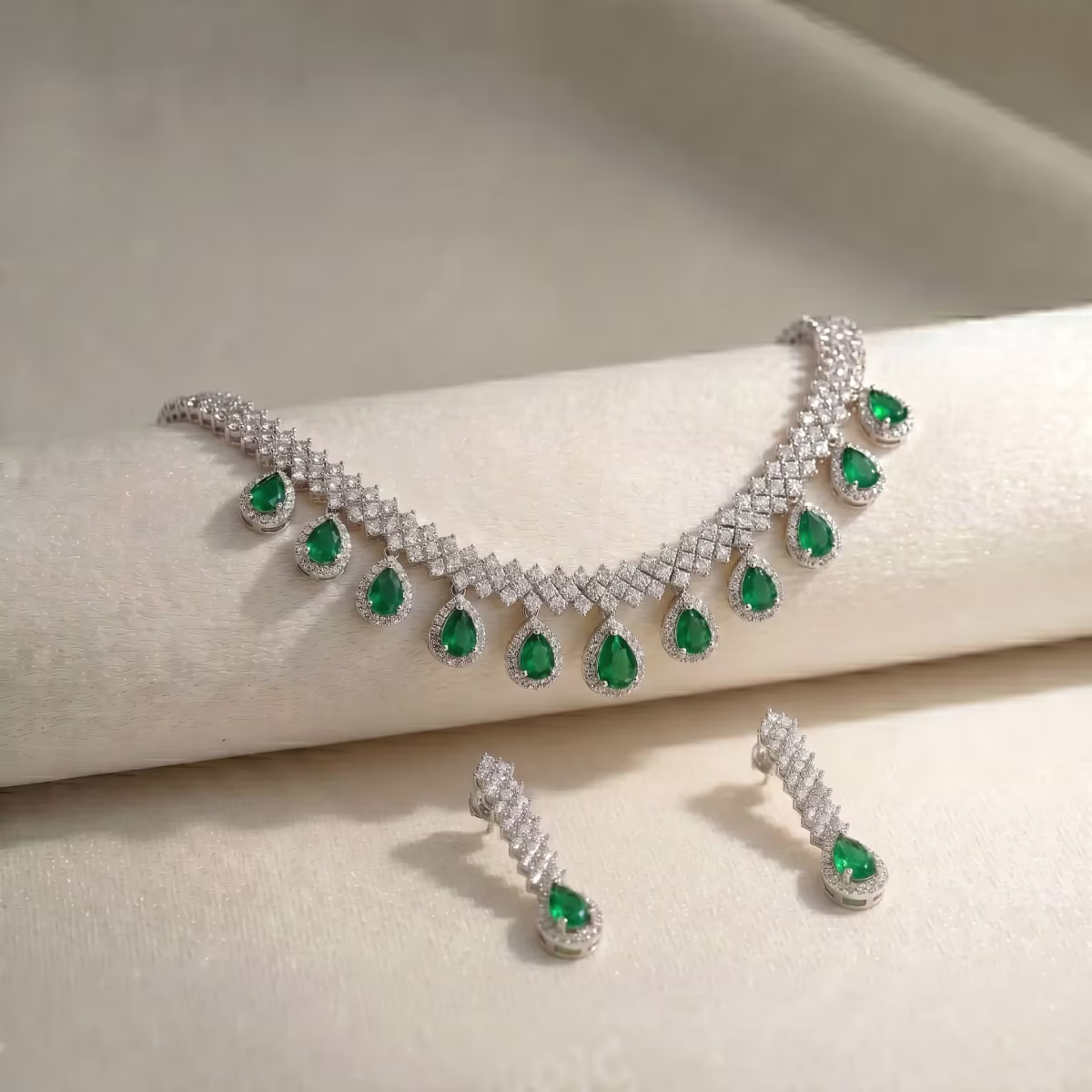 Lumina Emerald & Zircon Bridal Neckless Set Real Pearl Gold Plated 925 Silver - View 1